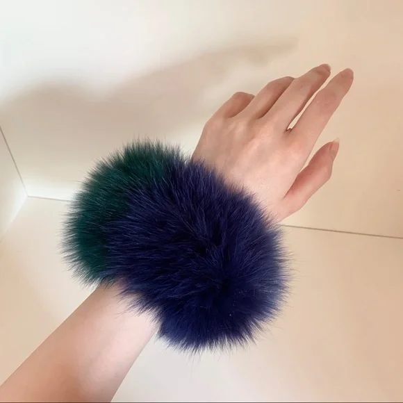 Charlotte Simone fox fur bracelet - Picture 1 of 11